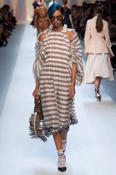 Look 29